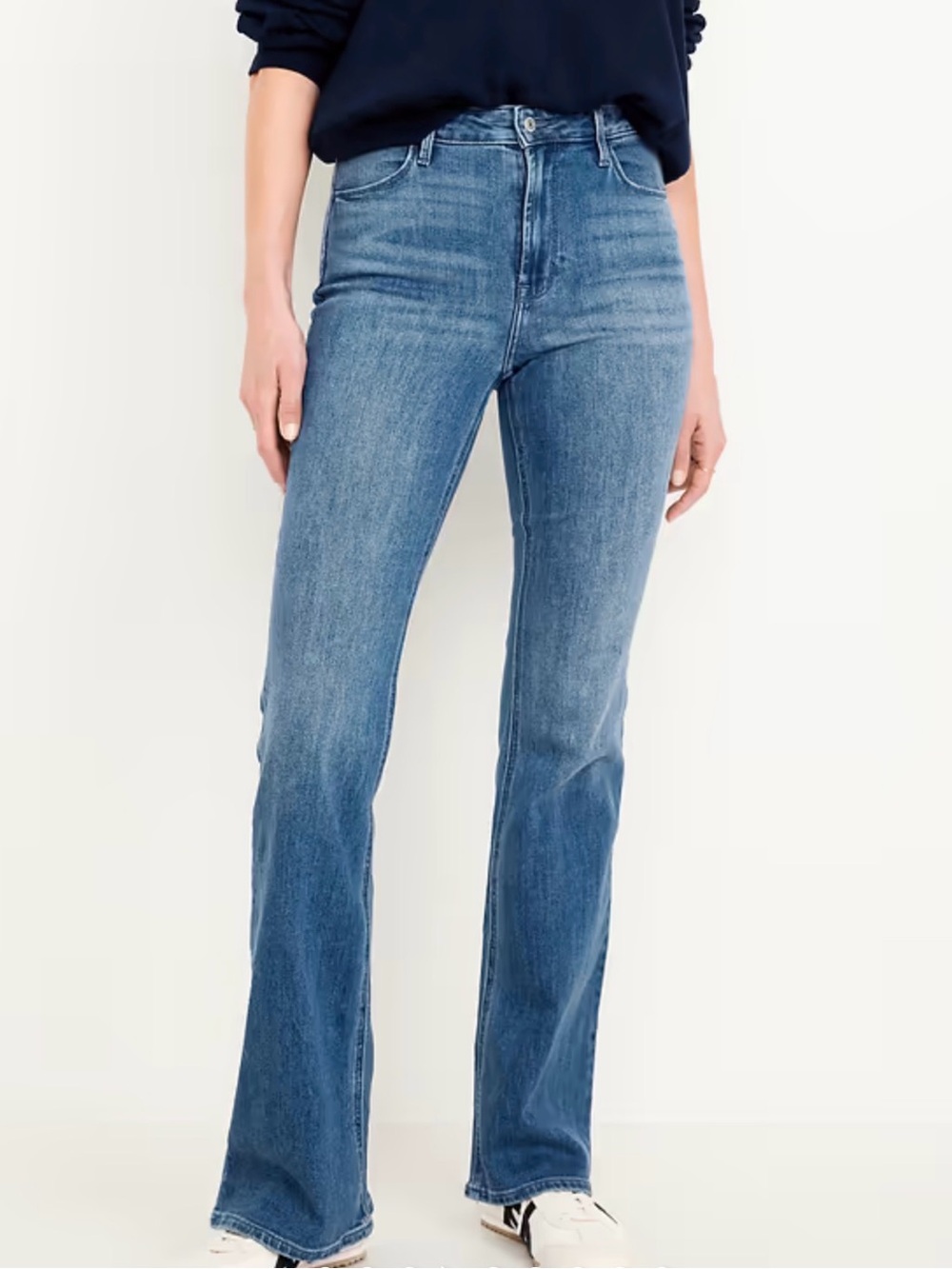 NWOT Old Navy Mid-Rise Wow Flare Jeans in Medium Wash Size 6